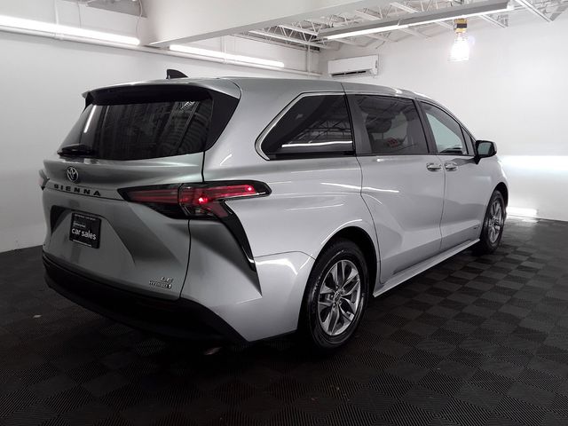 2021 Toyota Sienna LE