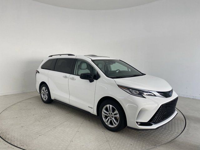 2021 Toyota Sienna XSE