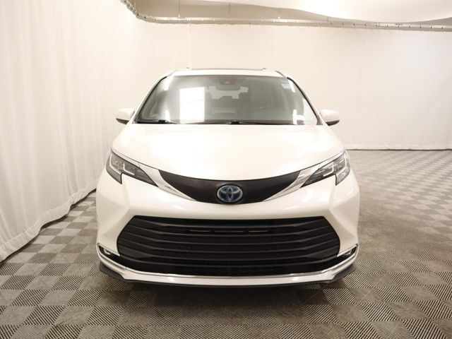 2021 Toyota Sienna XLE