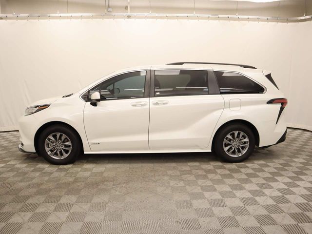 2021 Toyota Sienna XLE