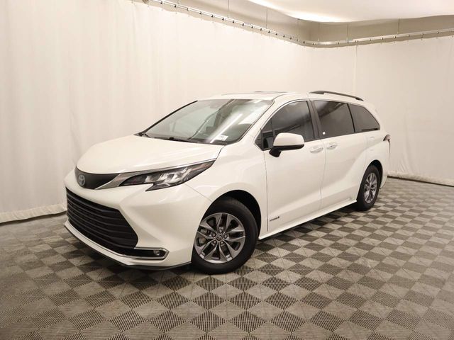 2021 Toyota Sienna XLE