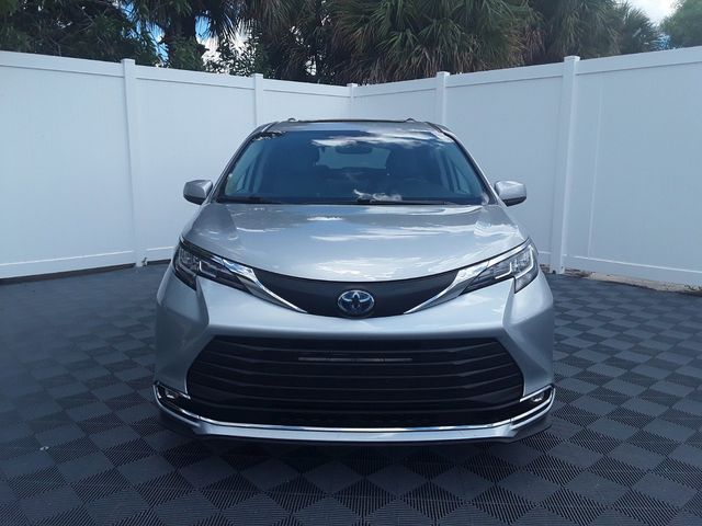 2021 Toyota Sienna XLE