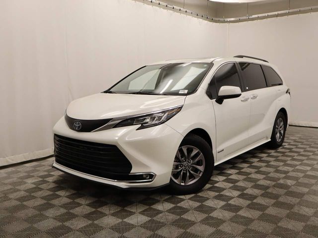 2021 Toyota Sienna XLE