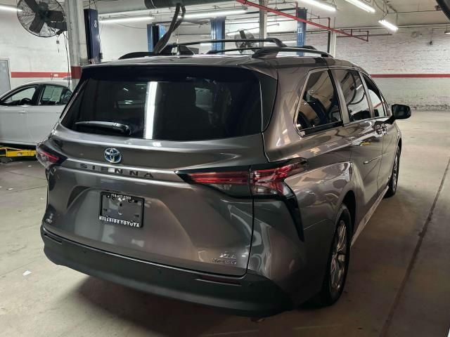 2021 Toyota Sienna XLE