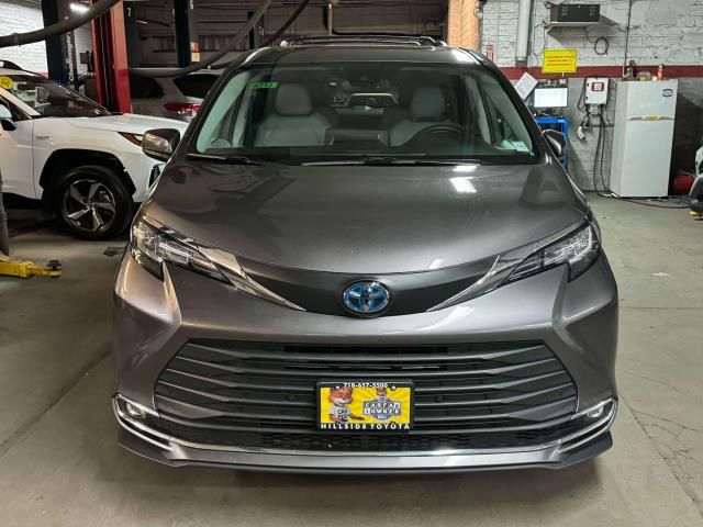 2021 Toyota Sienna XLE