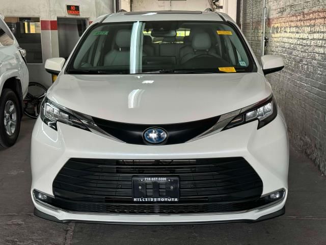 2021 Toyota Sienna XLE