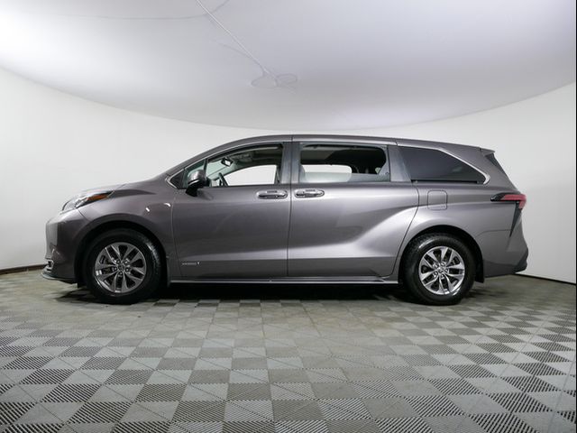 2021 Toyota Sienna XLE