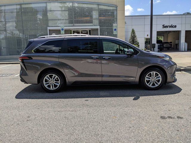 2021 Toyota Sienna 