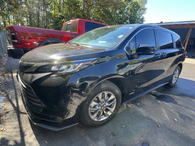 2021 Toyota Sienna LE