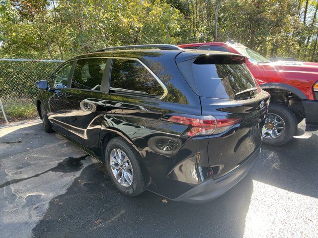 2021 Toyota Sienna LE