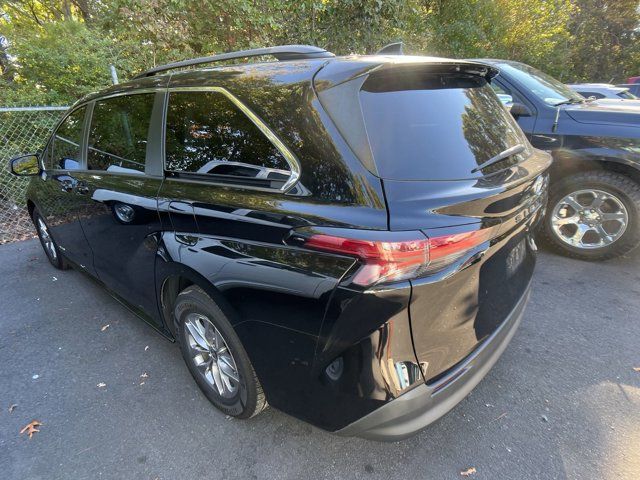 2021 Toyota Sienna LE