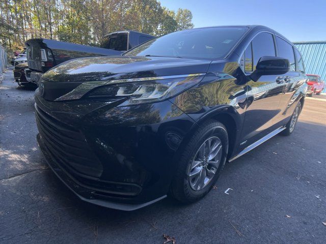 2021 Toyota Sienna LE