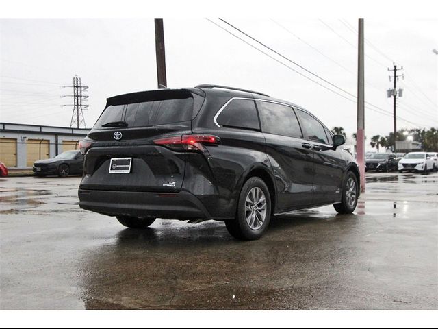 2021 Toyota Sienna LE