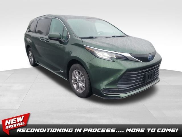 2021 Toyota Sienna LE