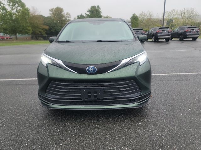 2021 Toyota Sienna LE