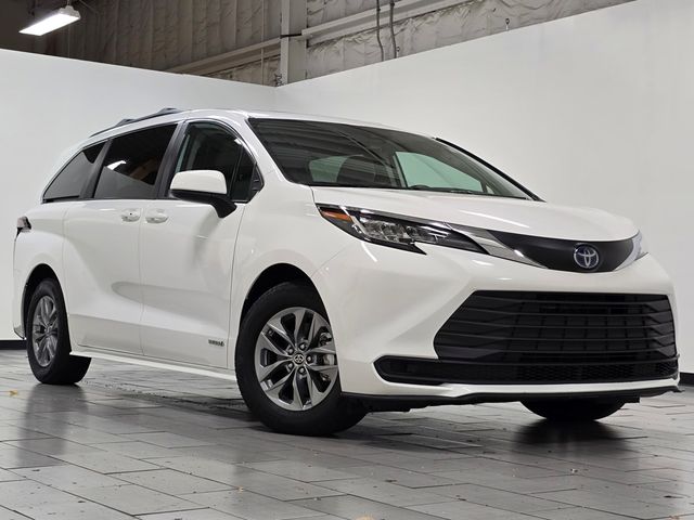 2021 Toyota Sienna LE