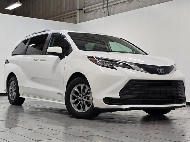 2021 Toyota Sienna LE