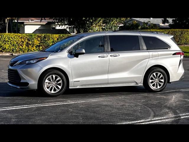 2021 Toyota Sienna LE