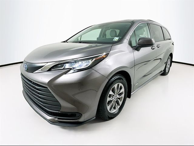 2021 Toyota Sienna LE