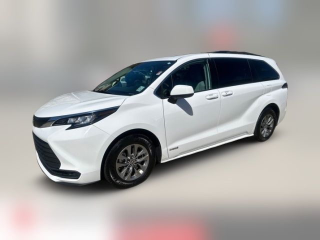 2021 Toyota Sienna LE