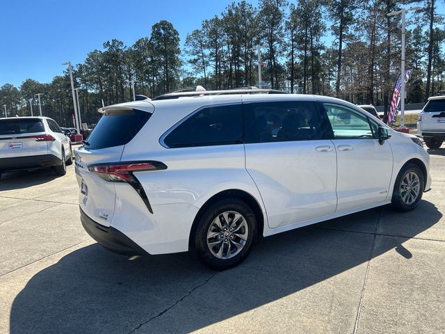 2021 Toyota Sienna LE
