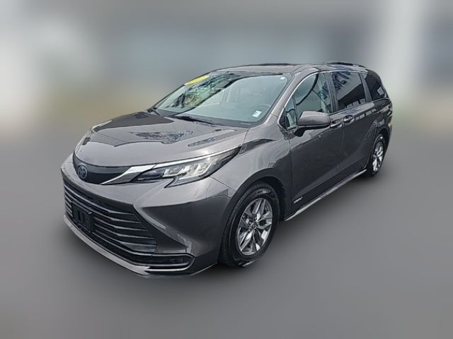 2021 Toyota Sienna LE
