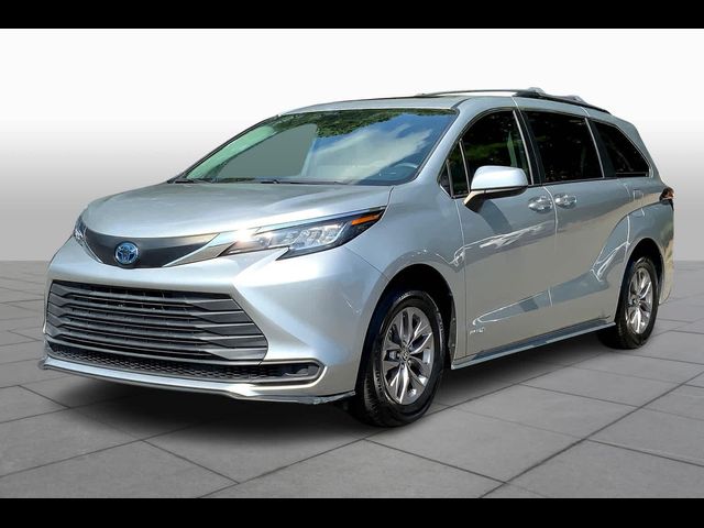 2021 Toyota Sienna LE