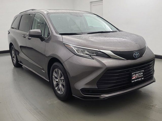 2021 Toyota Sienna LE