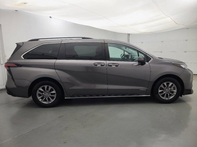 2021 Toyota Sienna LE