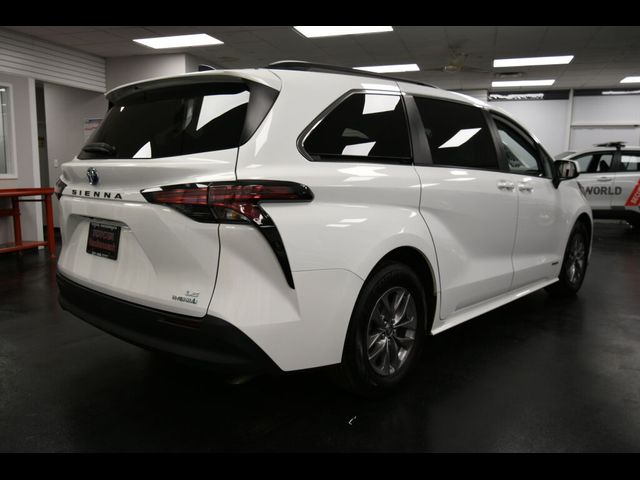 2021 Toyota Sienna LE