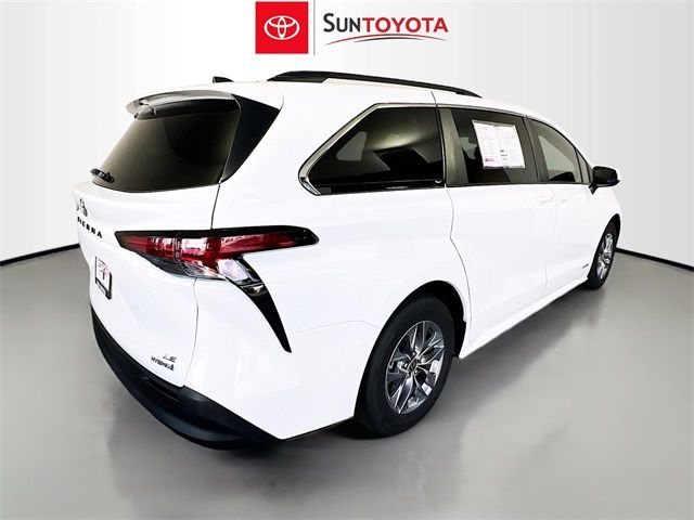 2021 Toyota Sienna LE