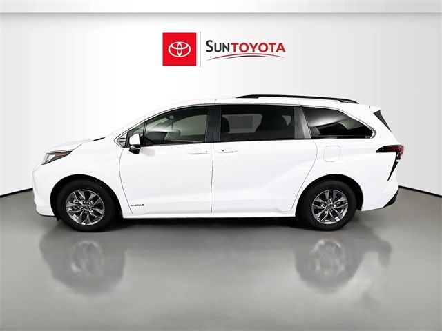 2021 Toyota Sienna LE