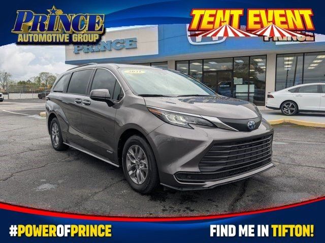 2021 Toyota Sienna LE