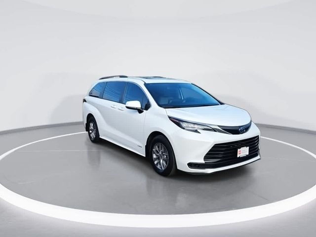 2021 Toyota Sienna LE