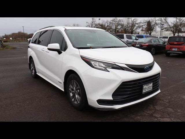 2021 Toyota Sienna LE