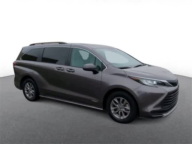 2021 Toyota Sienna LE