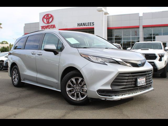 2021 Toyota Sienna LE