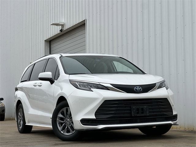 2021 Toyota Sienna LE