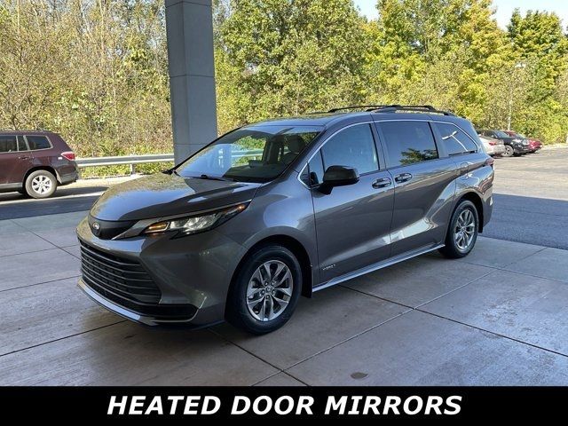 2021 Toyota Sienna LE