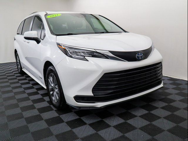 2021 Toyota Sienna LE