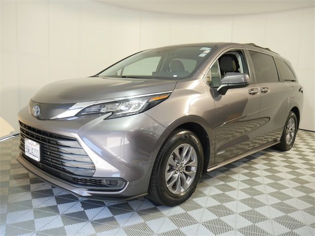 2021 Toyota Sienna LE