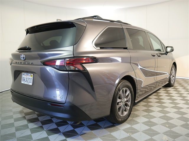 2021 Toyota Sienna LE