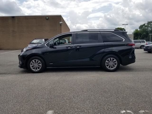 2021 Toyota Sienna LE