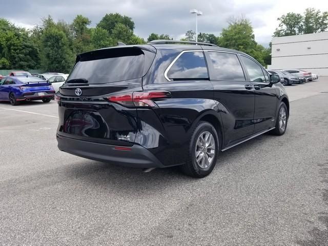 2021 Toyota Sienna LE