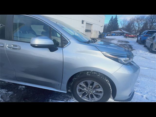 2021 Toyota Sienna LE