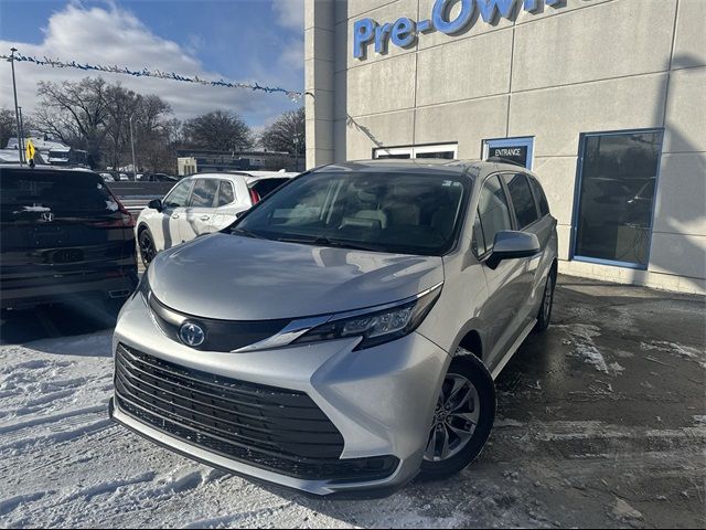 2021 Toyota Sienna LE