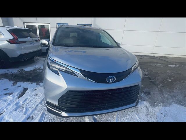 2021 Toyota Sienna LE