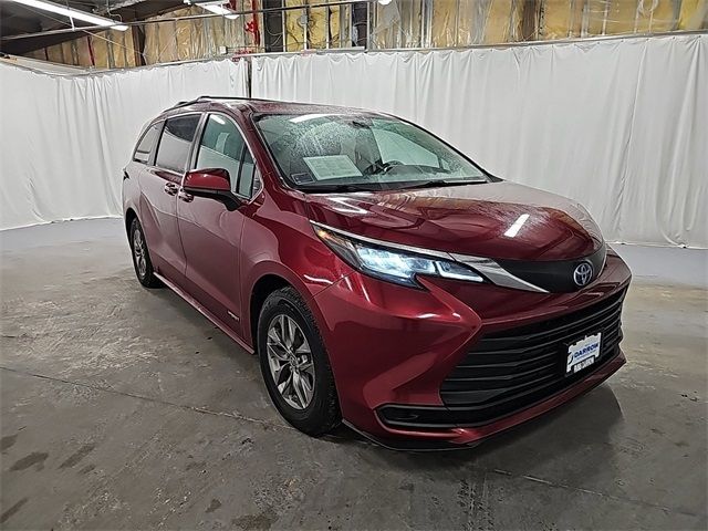 2021 Toyota Sienna LE