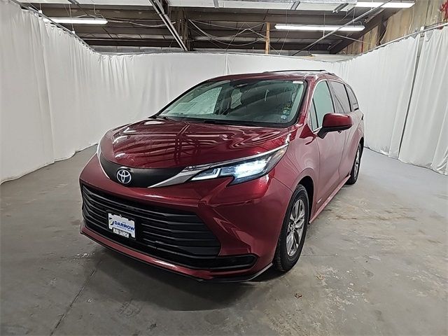 2021 Toyota Sienna LE