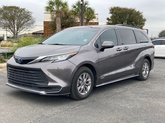 2021 Toyota Sienna LE